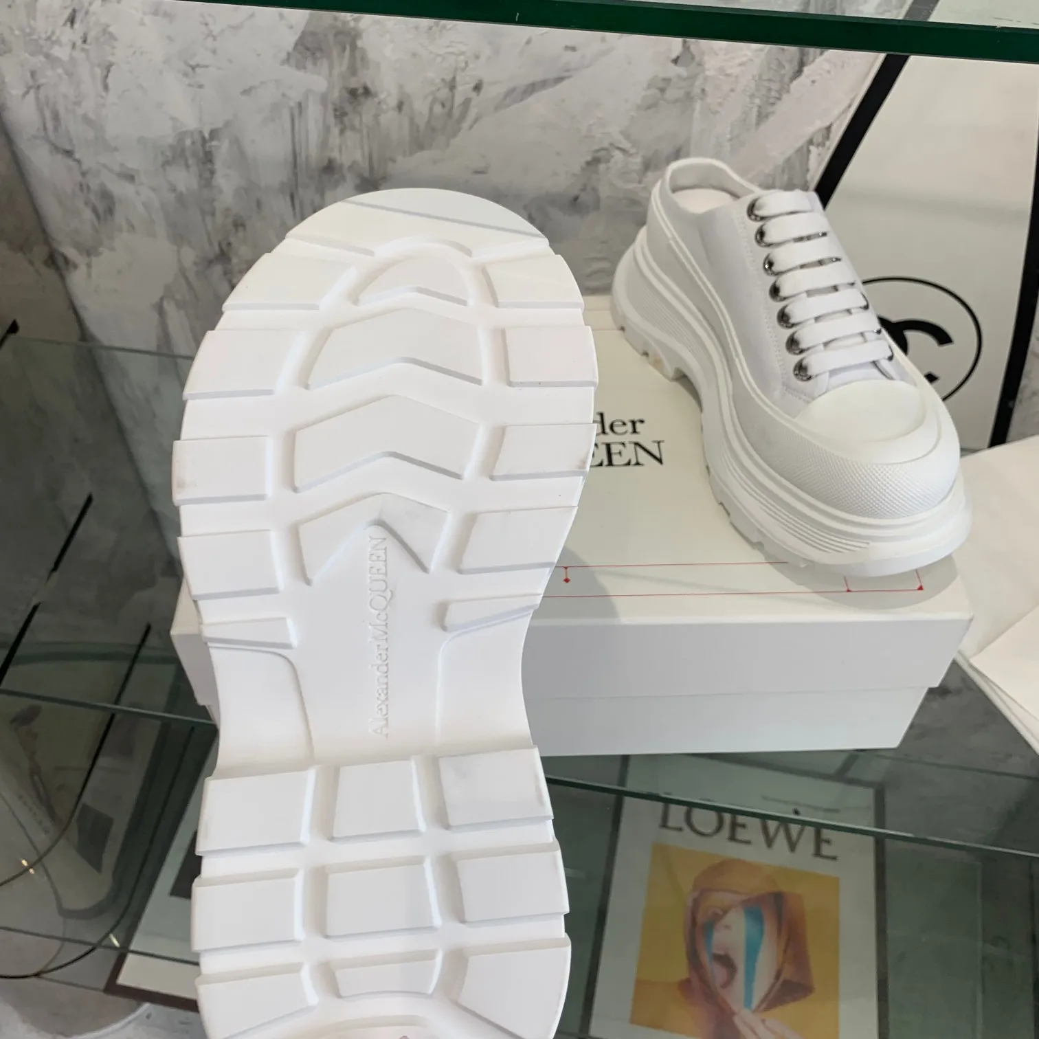 👟👟Ex-factory price 500👟👟 Mc Queen is in stock all year round [Rose] McQueen [Rose] dad shoes [Rose] ss early spring first release‼ ️‼ ️The latest Milan Fashion Week T-stage catwalk model, the unique and personalized design is very classy on the feet, and the round toe design allows the toes to be completely released. I spent a lot of money to buy multiple pairs of the originals and dismantled them and made replicas. Many celebrities such as Guli Nazha, Wu Lei, and Internet celebrity bloggers have endorsed Xiaohongshu’s popular products, and the products are sold out at the counters! Fabric: Imported pure cotton fabric Lining: Imported silk sheepskin Feet: Imported silk sheepskin Size: Women's 35-40. Packaging: original full set of packaging, outsole: increased by 5 cm, original outsole